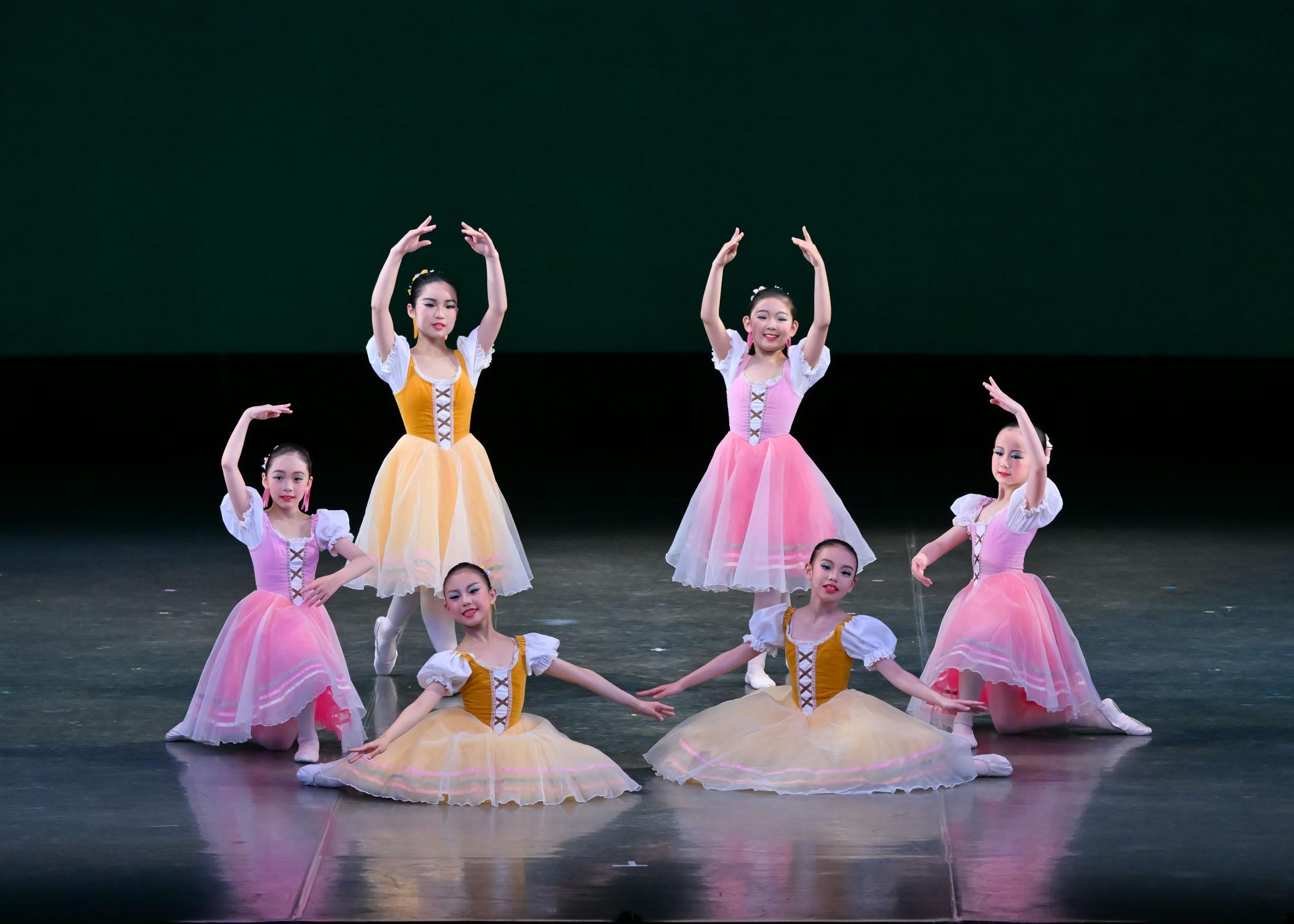 バレエ 小学中~高学年 新クラス準備中・・・ 体験レッスン募集中!!